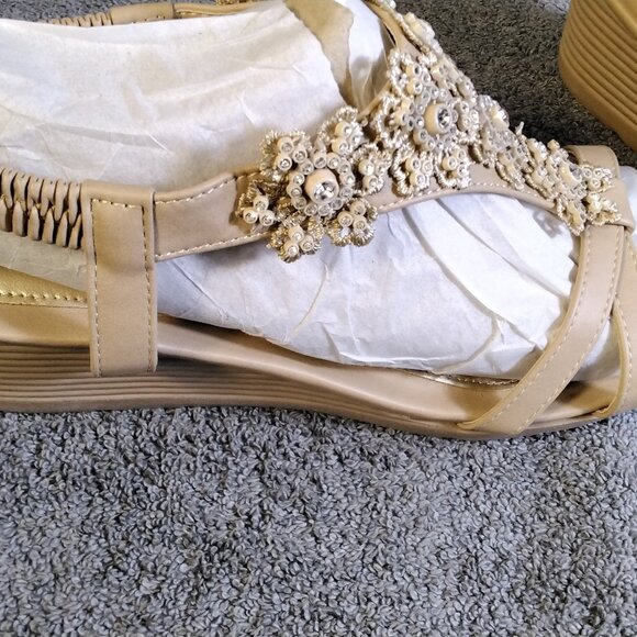Womens Beaded Wedge Sandals Size US 10 Beige Rhinestone Floral Slingback Boho - Picture 4 of 11